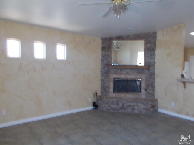 Building Photo - 9641 Vista Del Valle