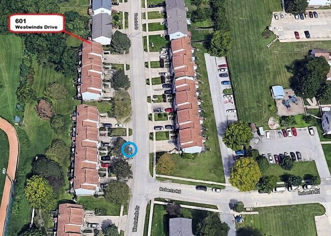 Building Photo - $1,475 | 2 Bedroom + Bonus Room, 1.5 Bathroom Town Home | No Pets | Available for July 1st, 2026 ...