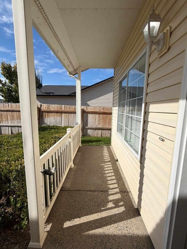 Building Photo - Great 4 bed 2 bath home with RV parking in...