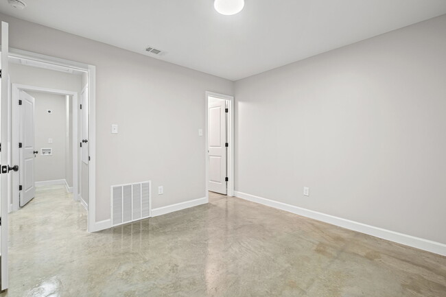 Building Photo - 660 Gilleas Rd