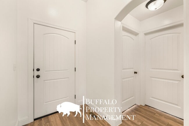 Building Photo - 4211 Roy Cir