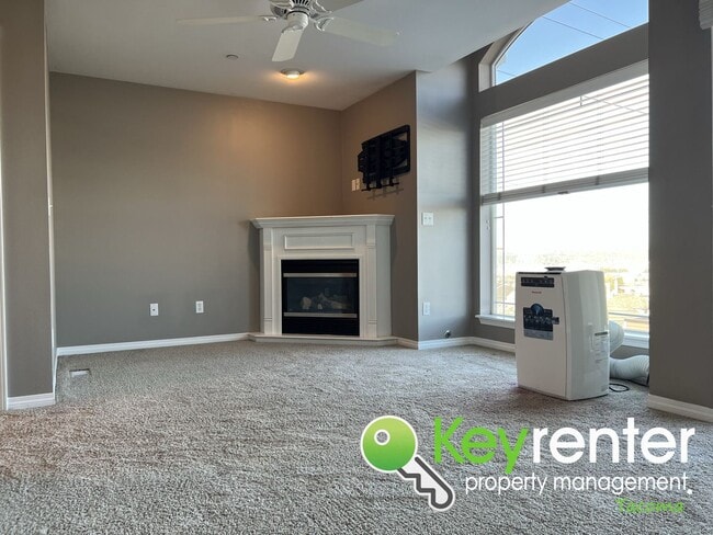 Building Photo - Luxury View Home in Gas Lamp Terrace, near...