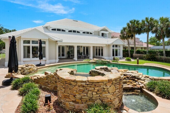 Building Photo - 626 Riverside Dr