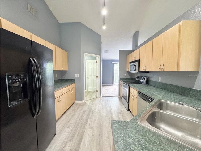 Building Photo - 823 Summer Glen Dr