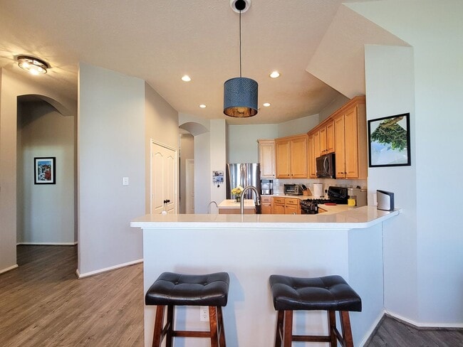 Building Photo - Welcome home to this charming 4-bedroom, 3-bathroom brick house in the desirable Stone Gate commu...