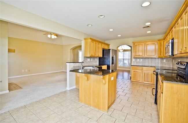 Building Photo - 1250 Torbay Trce