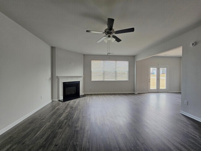 Building Photo - 1319 Birch Cir