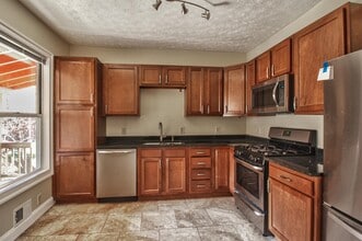 Building Photo - 915 Heths Ave