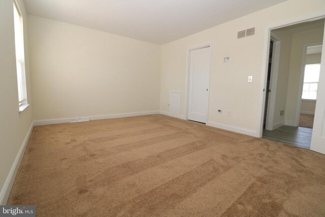 Building Photo - 14 Starboard Ct