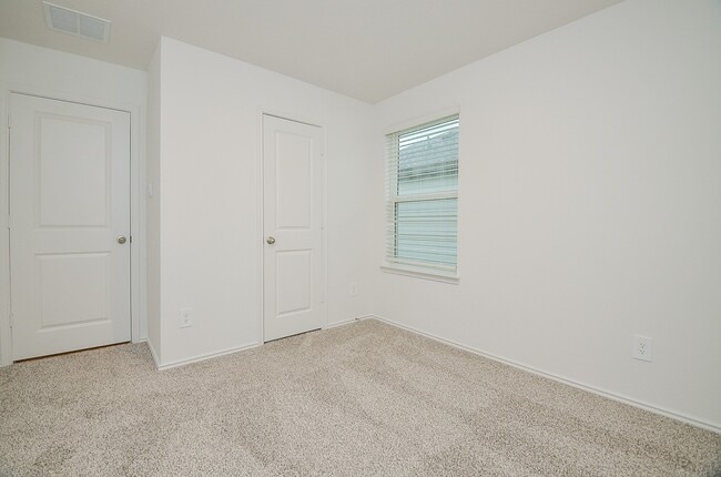 Building Photo - 31310 Yatesbury Ln
