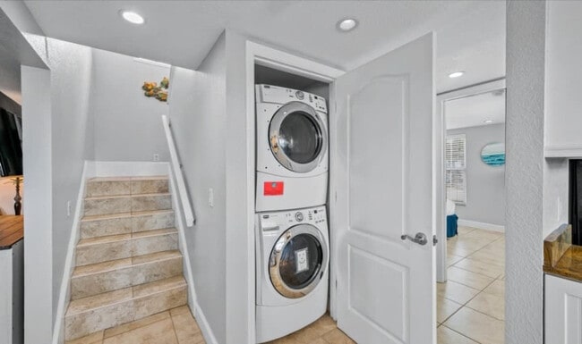 Building Photo - 100 7th St S