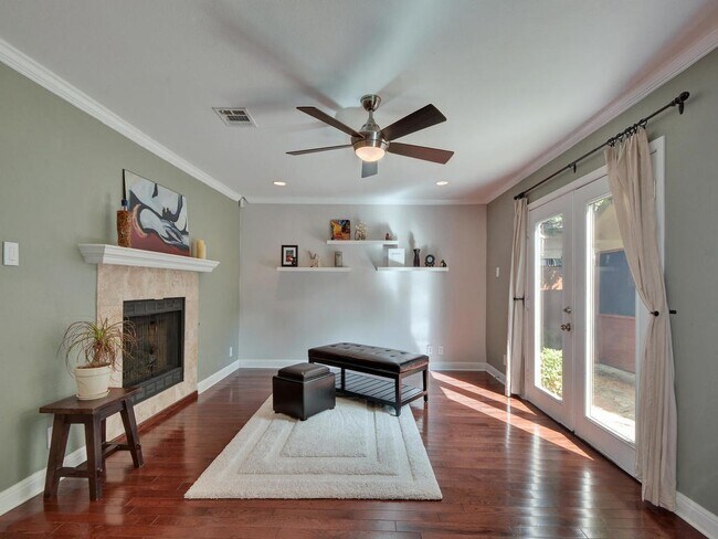 Building Photo - 610 W North Loop Blvd