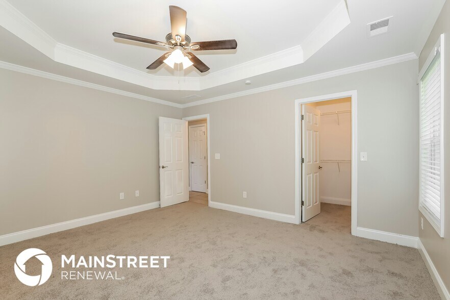 Building Photo - 2207 Clarendon Ct NE