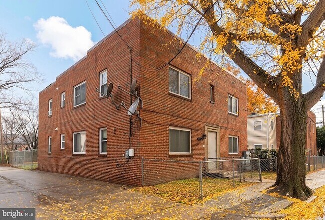 Building Photo - 3207 11th Pl SE