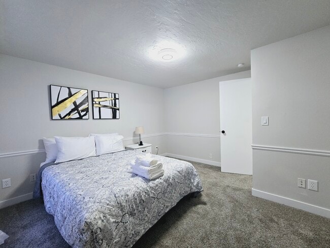 Building Photo - 8570 Harvard Park Dr