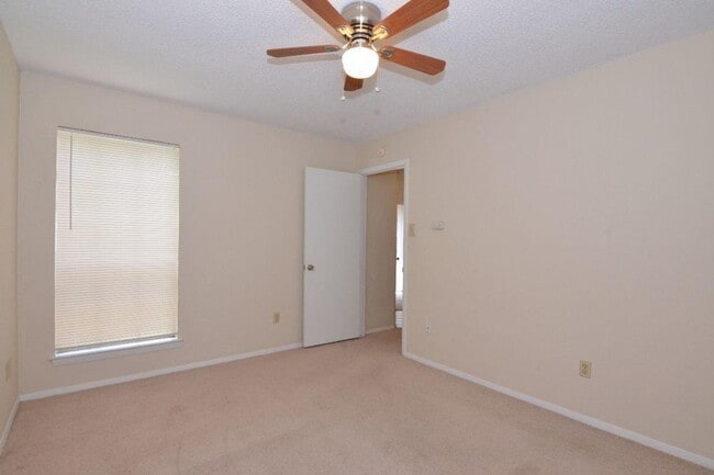 Building Photo - 12206 Alderbrook Dr