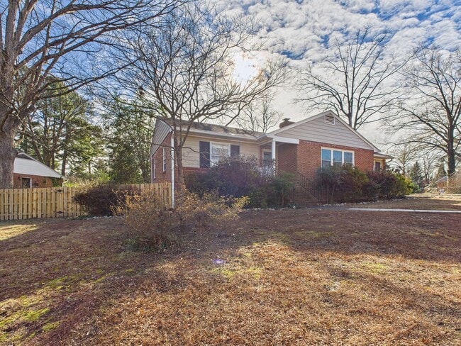 Building Photo - 6955 Navaho Rd