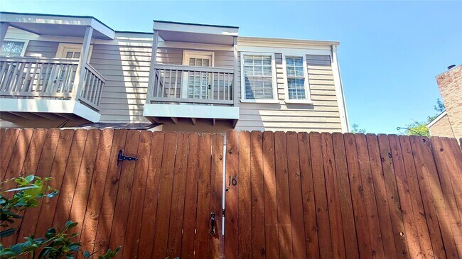 Building Photo - 11710 Southlake Dr