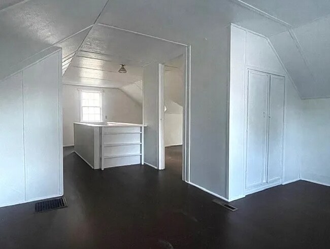 Building Photo - 813 E Washington St