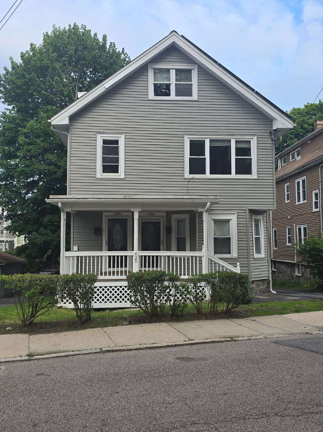Building Photo - "Charming 2-Bedroom First-Floor Gem with Electric, Water, Free Laundry, Garage Parking, Landscapi...
