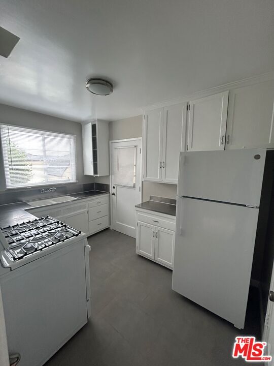 Building Photo - 4121 Santo Tomas Dr