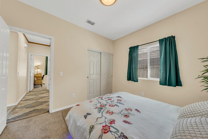 Building Photo - 9363 Willow Pond Cir