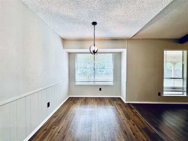 Building Photo - 1504 Sagebrush Dr