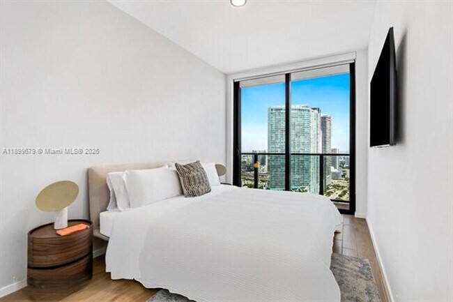 Building Photo - 398 NE 5th St