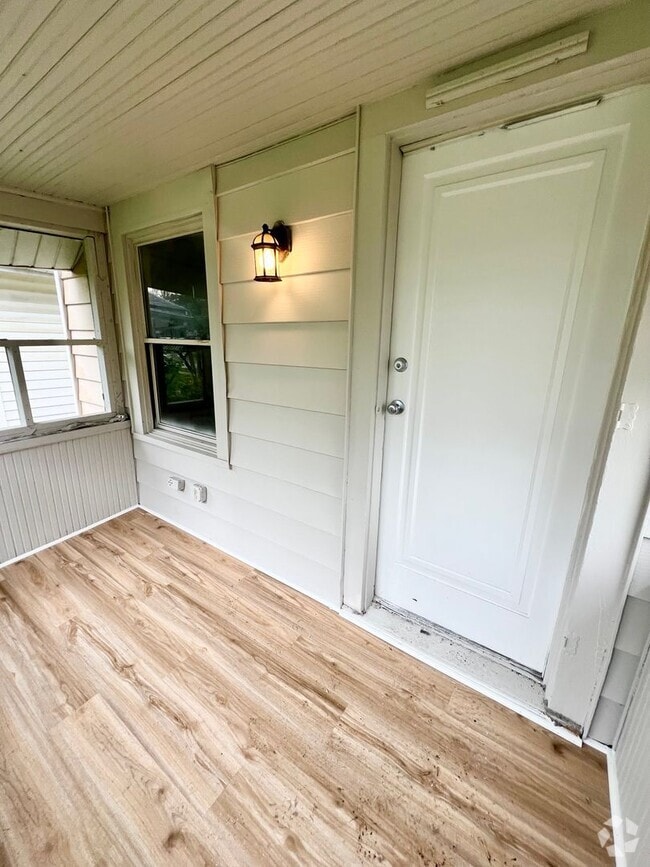 Building Photo - COMING SOON! 2 BEDROOM HOUSE
