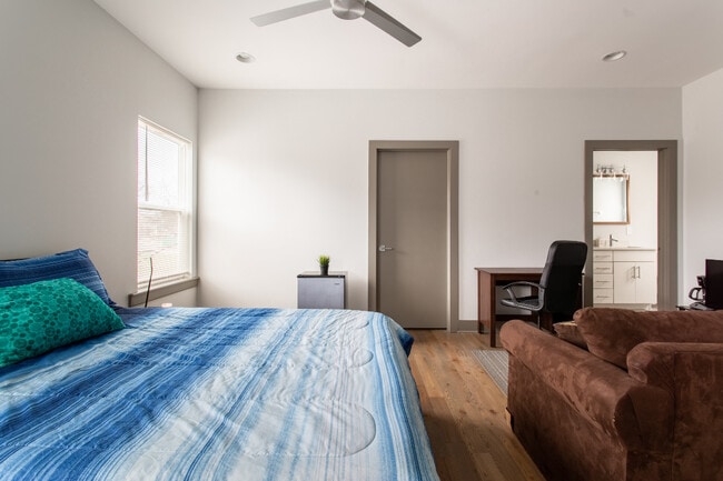 Building Photo - 1044 2nd Ave S