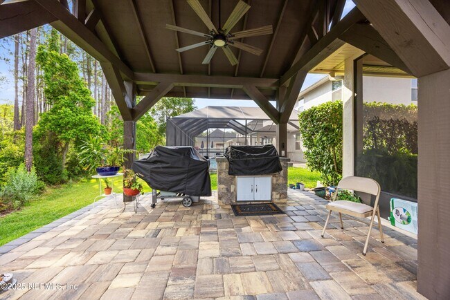 Building Photo - 552 Saddlestone Dr