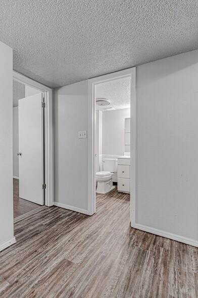 Building Photo - 1402 Bill Carrol Dr