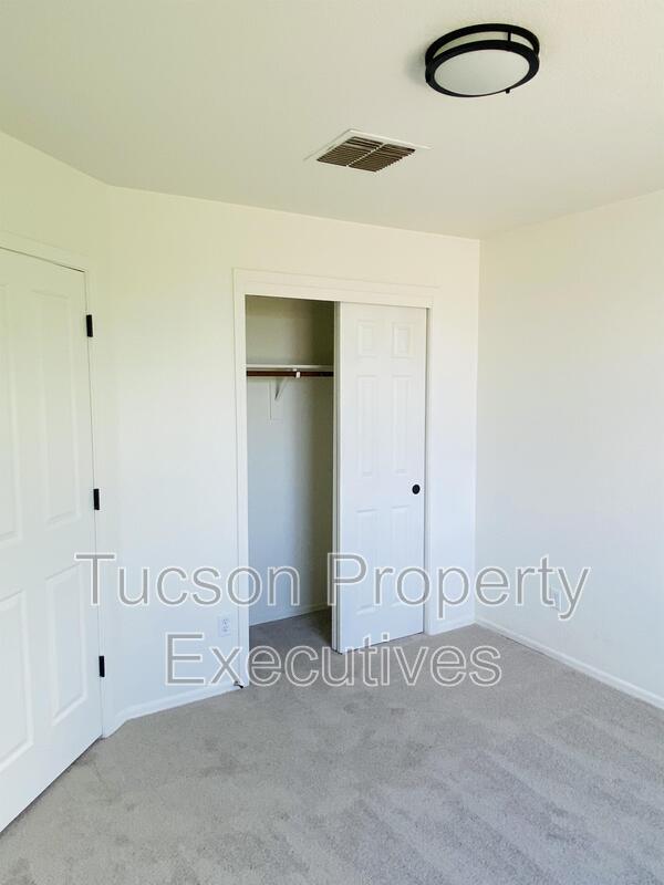 Building Photo - 11879 W Fontenelle Dr