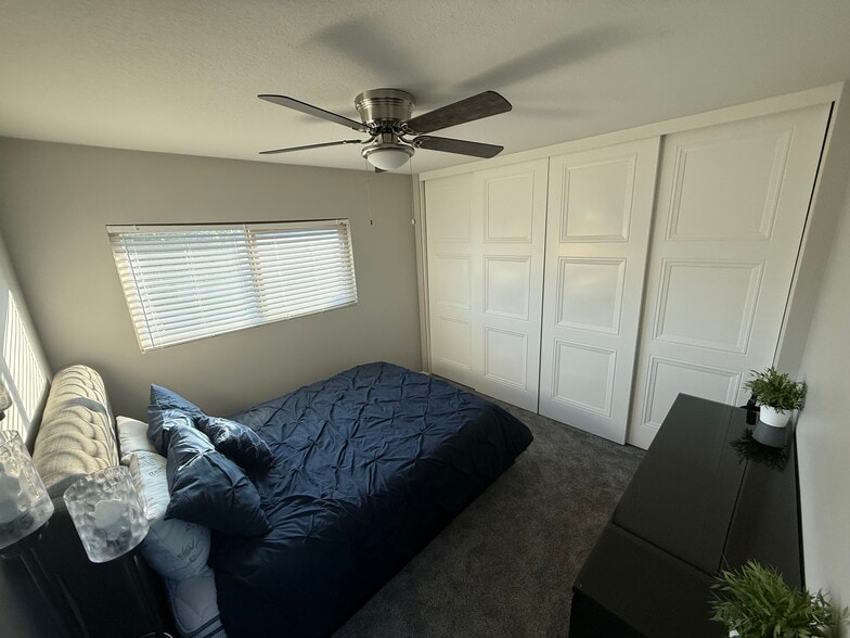 Building Photo - 221 E Ponderosa Ln