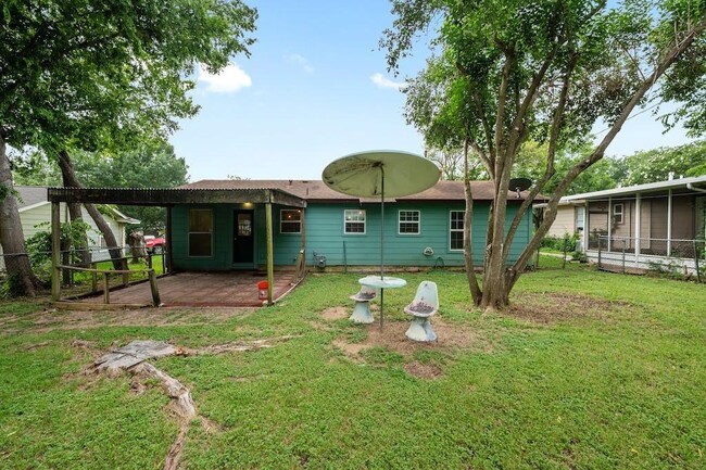 Building Photo - 3202 Dolphin Dr