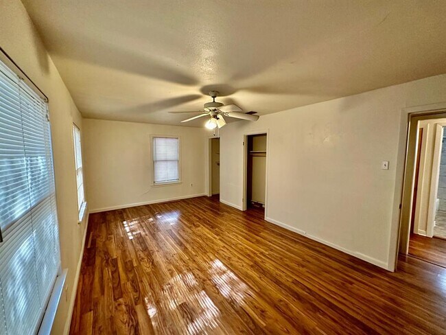 Building Photo - 931 Cheatham St