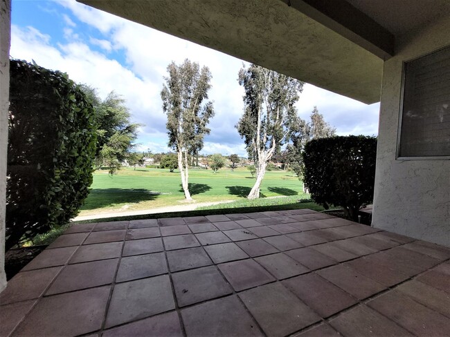 Building Photo - Comfortable Condo overlooking the golf cou...