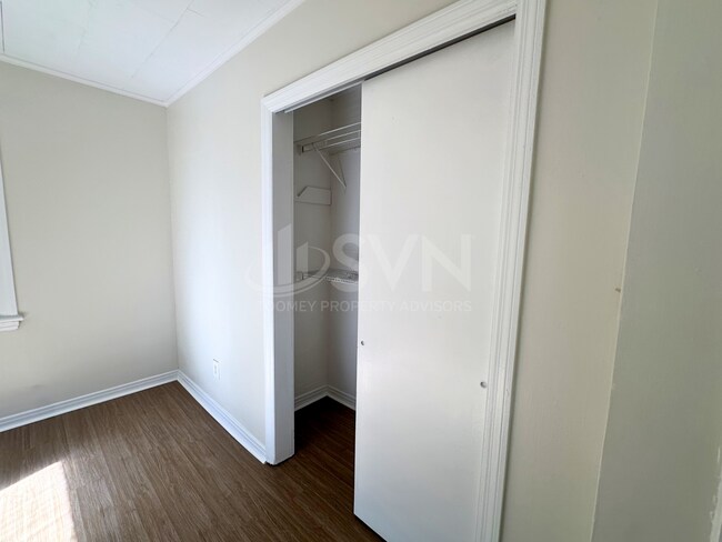 Building Photo - 5207 Azalea Cir S