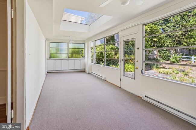 Building Photo - 8901 Montgomery Ave