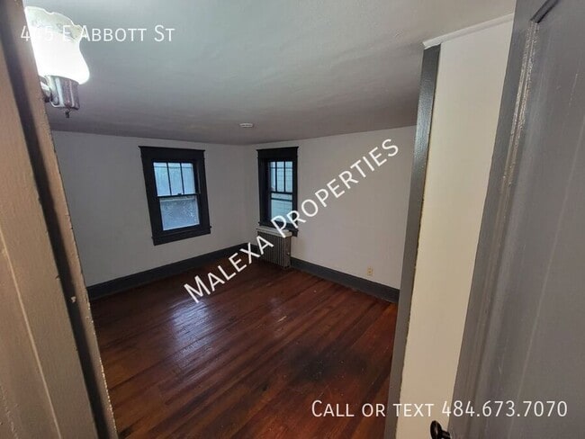 Building Photo - 445 E Abbott St