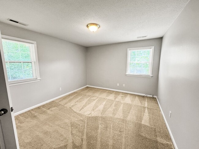Building Photo - Nice 3 Bedroom Ranch