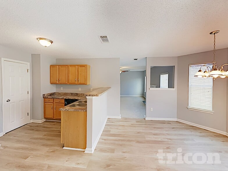 Building Photo - 1005 Maris Ln