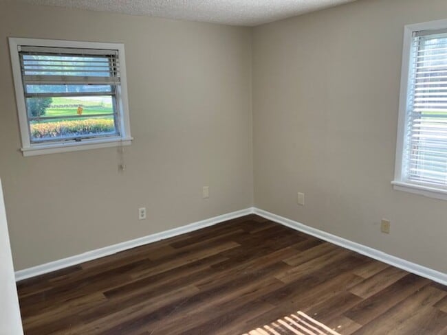 Building Photo - 403 N Joann St