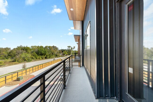 Building Photo - 2539 E Villa Maria Rd