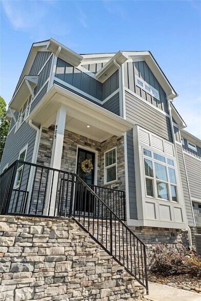 Building Photo - 805 Naples Dr