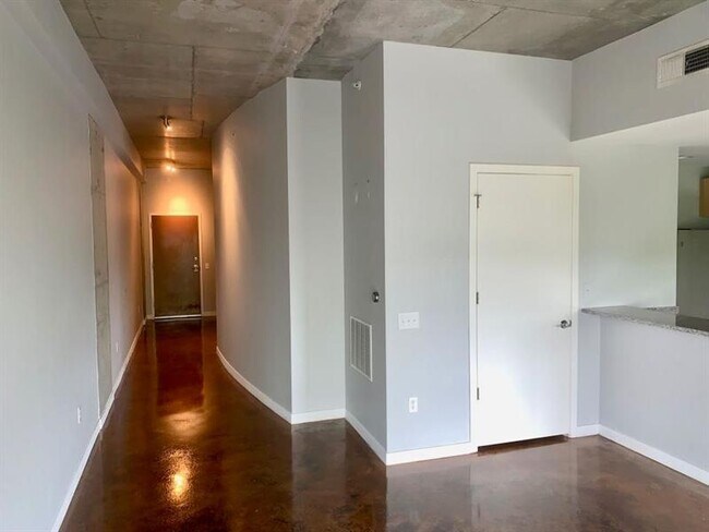 Building Photo - 335 W Ponce de Leon Ave