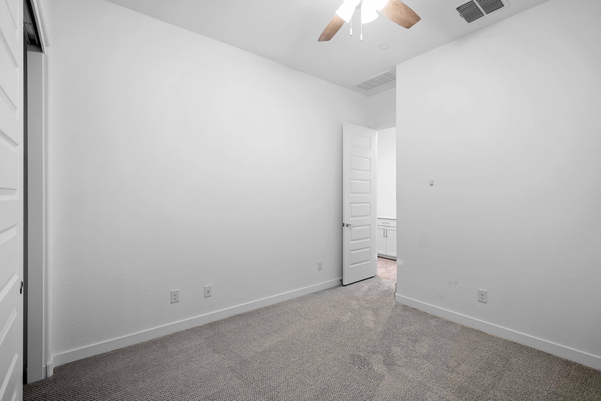 Building Photo - 9738 E Tiburon Ave