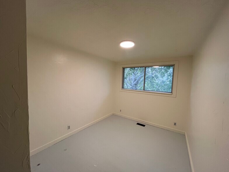 Building Photo - 697 N 1020 E