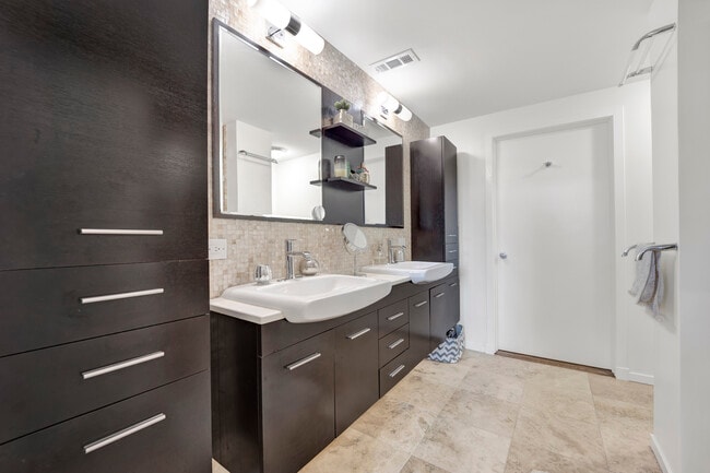 Building Photo - 360 W Illinois St