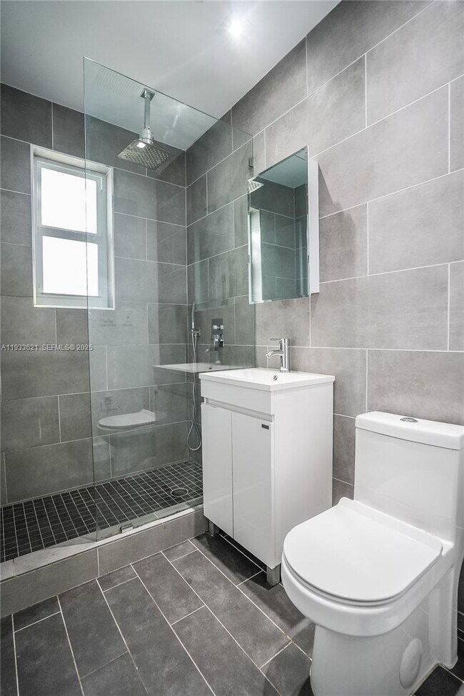 Building Photo - 1950 NW 2nd Ct